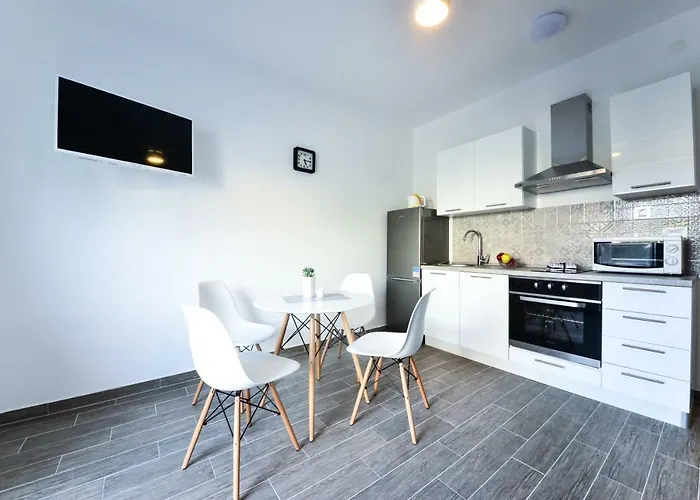 Apartment Ab *