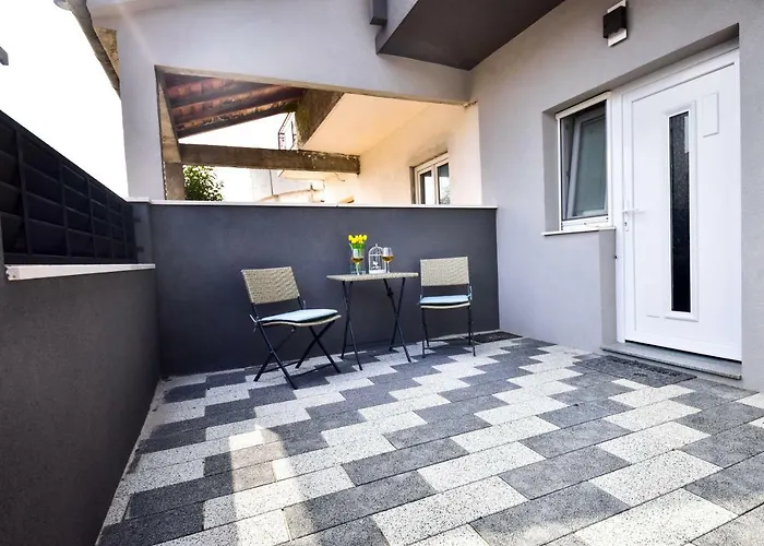Apartment Ab *